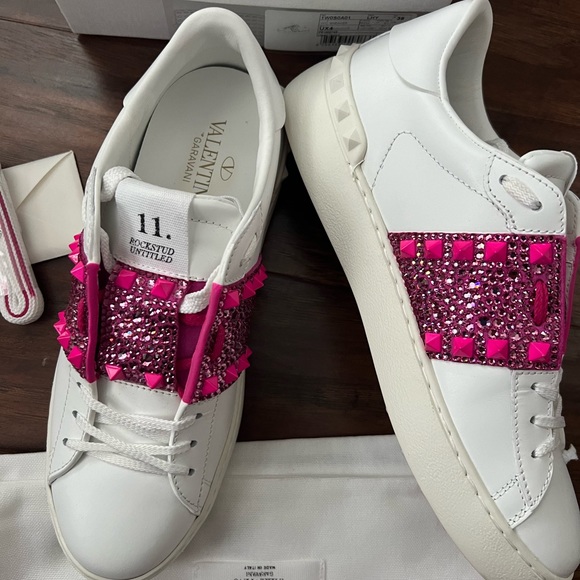 VALENTINO - Picture 4 of 8